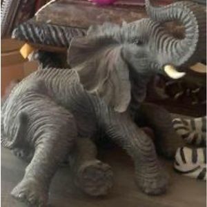 ‼️Two ceramic-safari figurines‼️